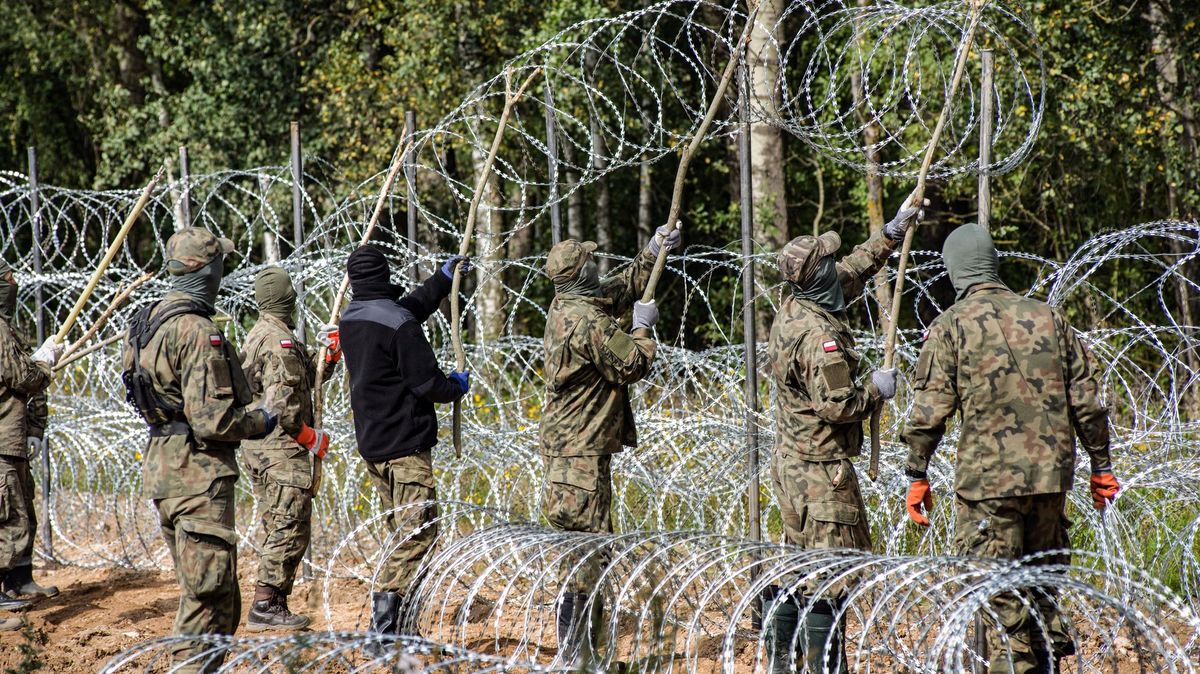 Polsko vyhlásilo výjimečný stav na své východní hranici